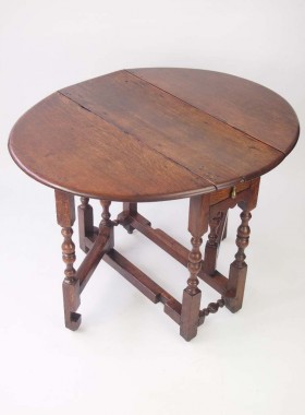 Early 18th Century Oak Gate Leg Table
