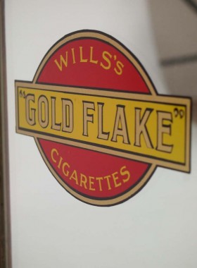 Small Vintage Advertising Mirror "Wills's Gold Flake"