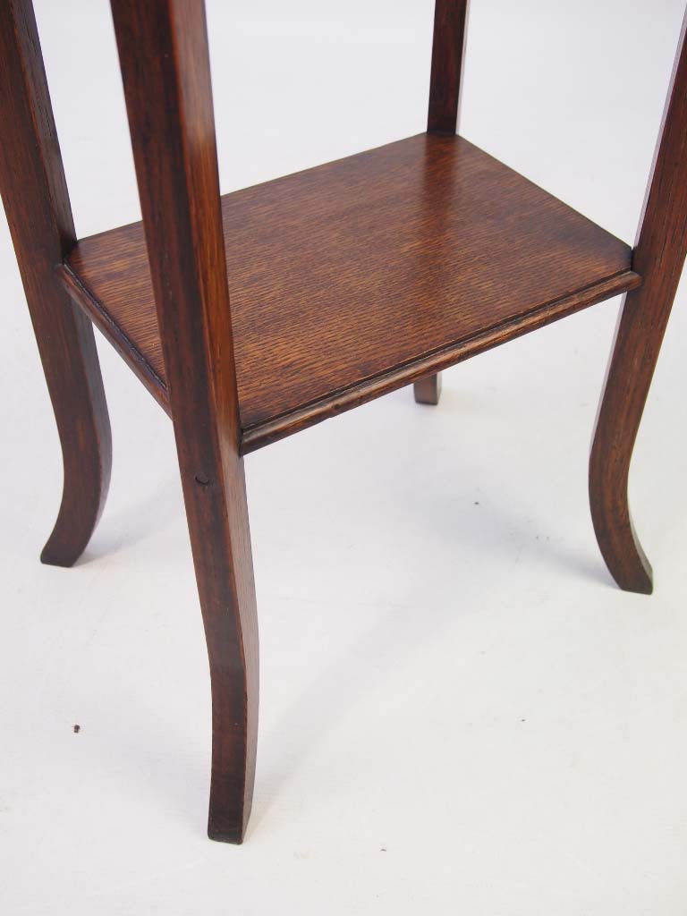 Vintage Oak Occasional Table / Lamp Table

