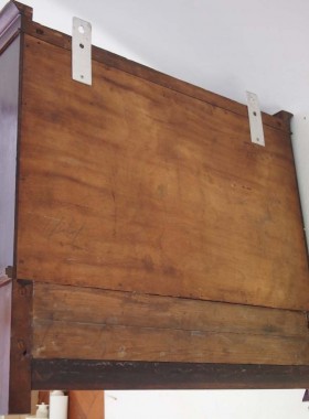 Ewdardian Hanging Cabinet