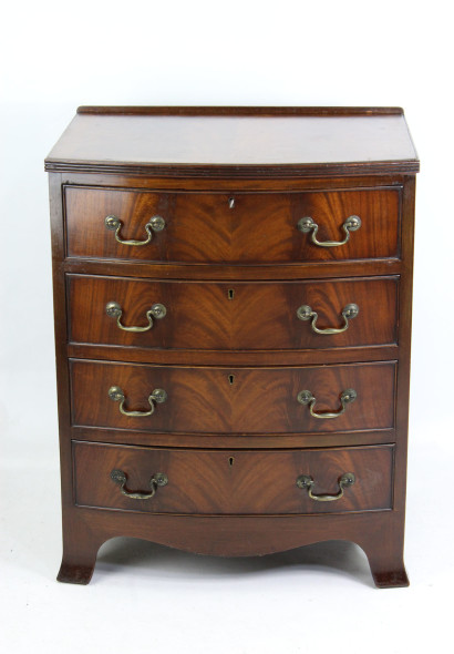 Small Vintage Mahogany Chest of Drawers